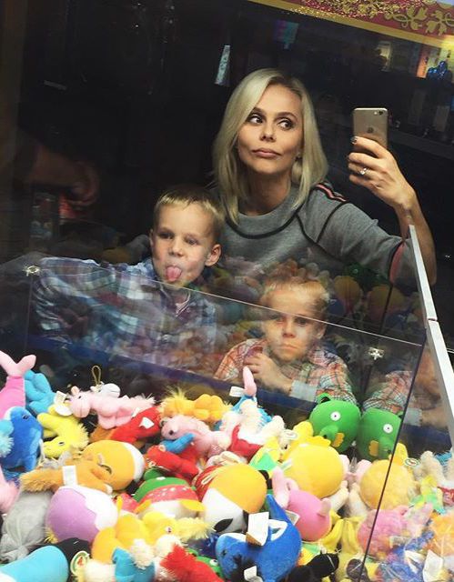Экс-солистка группы "Блестящие" Ксения Новикова вышла замуж