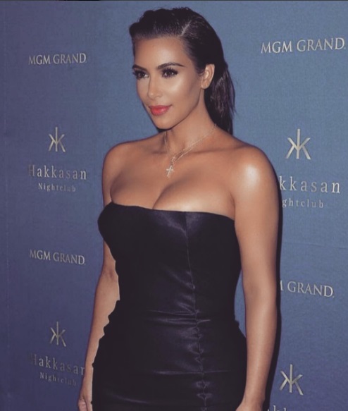 Ким Кардашьян в сексуальном наряде покорила Лас-Вегас