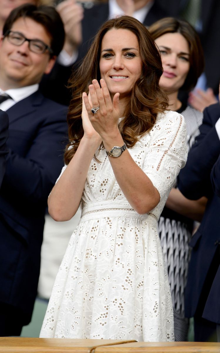 Популярная писательница публично раскритиковала стиль Кейт Миддлтон