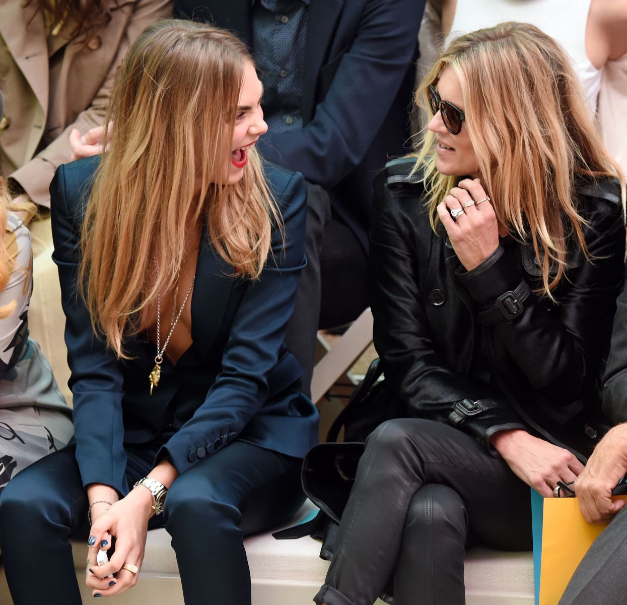 Кара Делевинь и Кейт Мосс на показе Burberry Prorsum