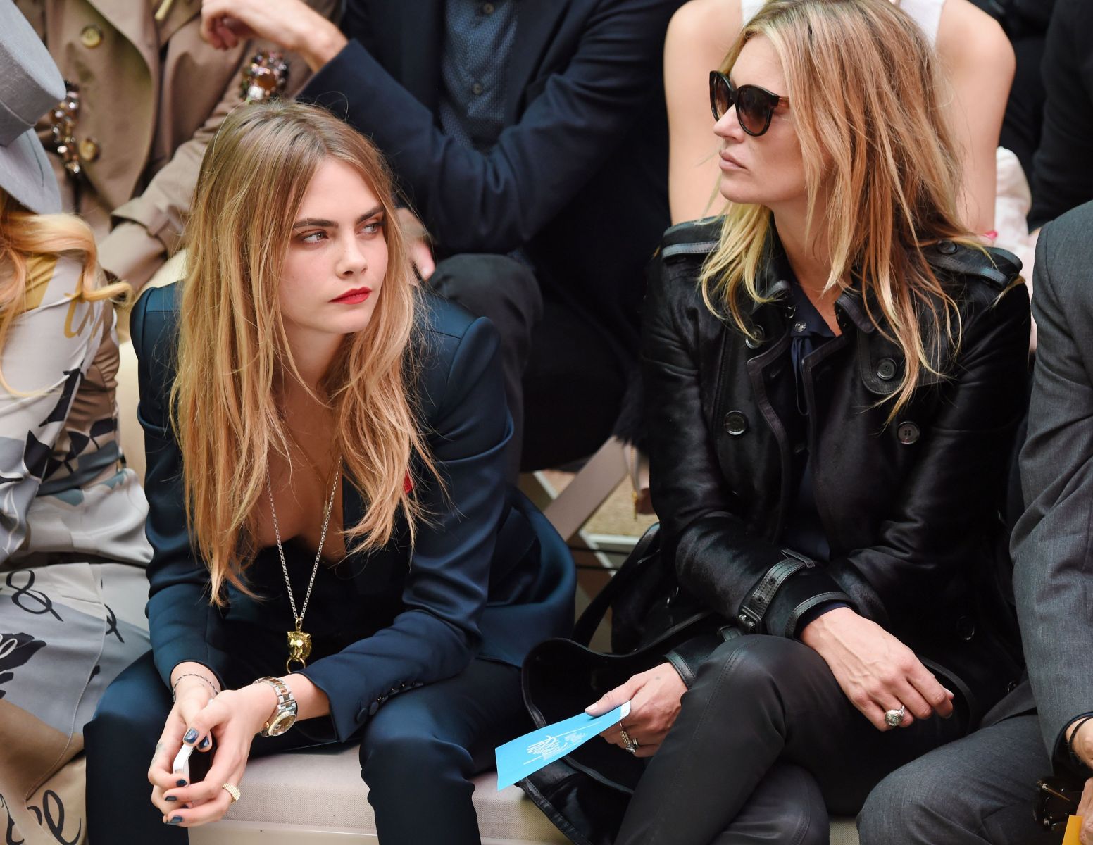 Кара Делевинь и Кейт Мосс на показе Burberry Prorsum