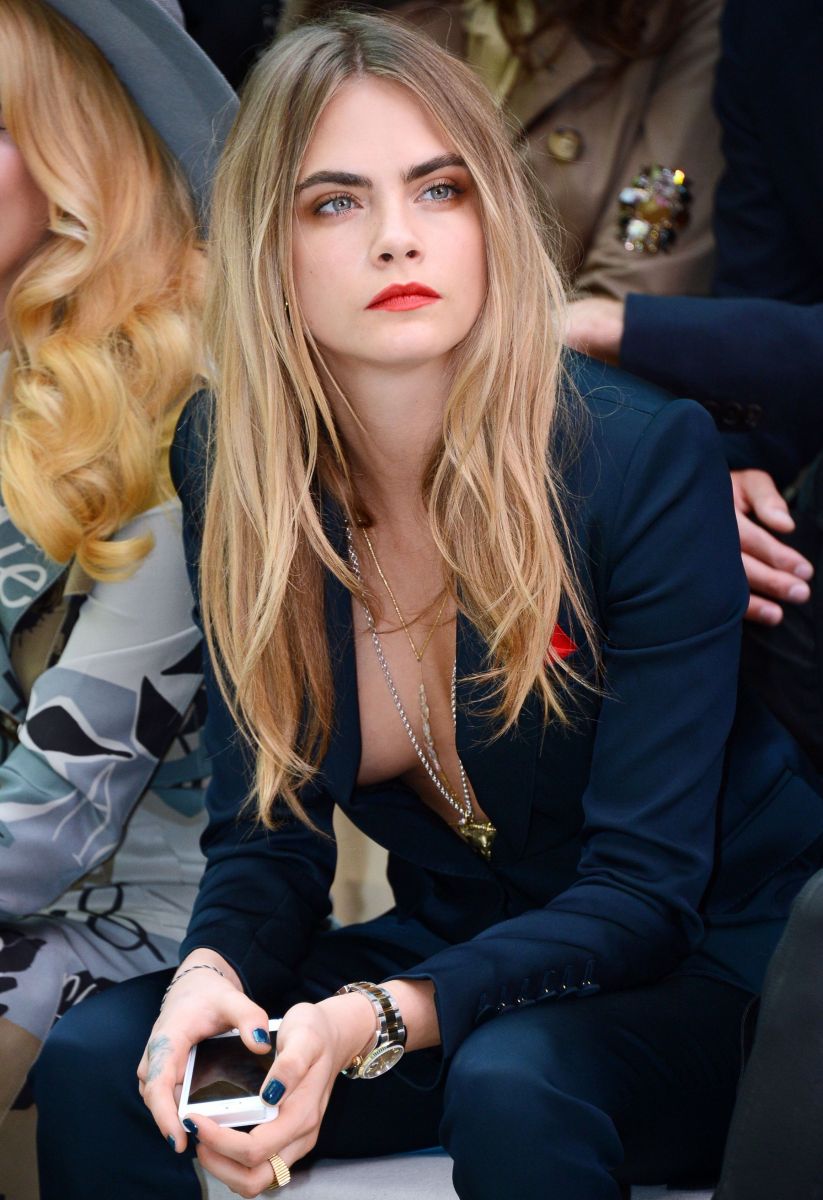 Кара Делевинь и Кейт Мосс на показе Burberry Prorsum
