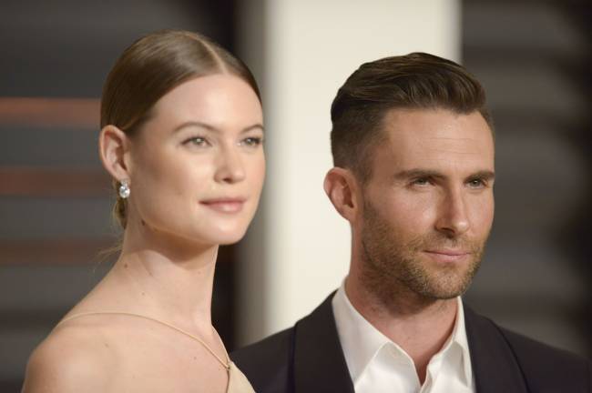 Солист Maroon 5 Адам Ливайн попал в аварию вместе со своей беременной женой 