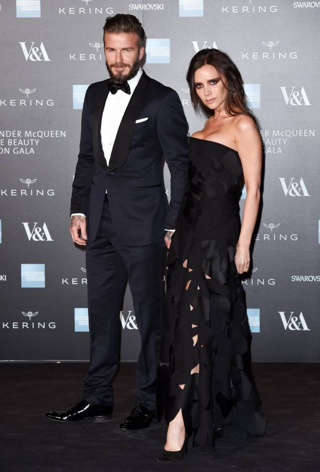 Роскошные и знаменитые: Дэвид и Виктория Бекхэм блистают на ужине Alexander McQueen