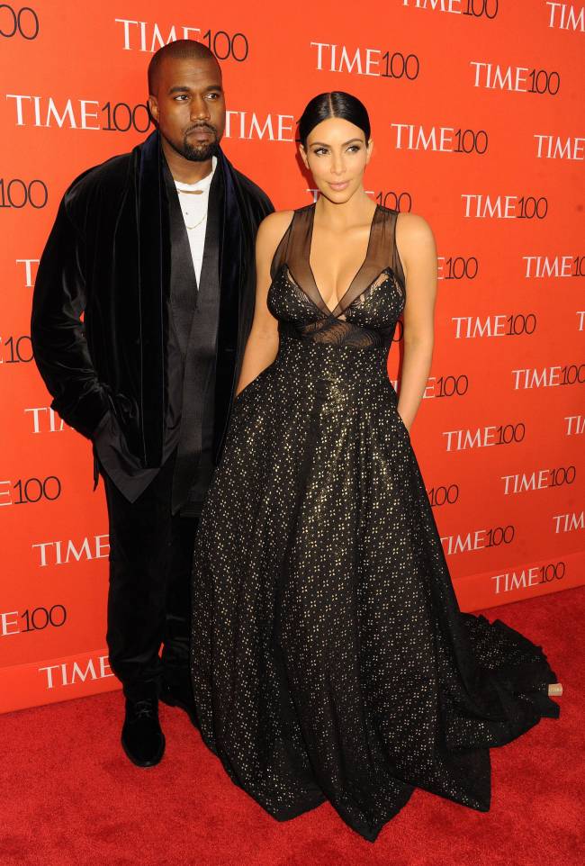 СМИ: Ким Кардашьян и Канье Уэст снимут фильм о себе