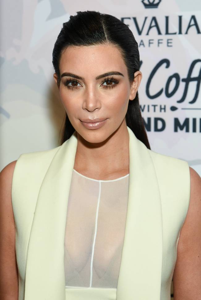 Ким Кардашьян покорила публику элегантным нарядом в Нью-Йорке