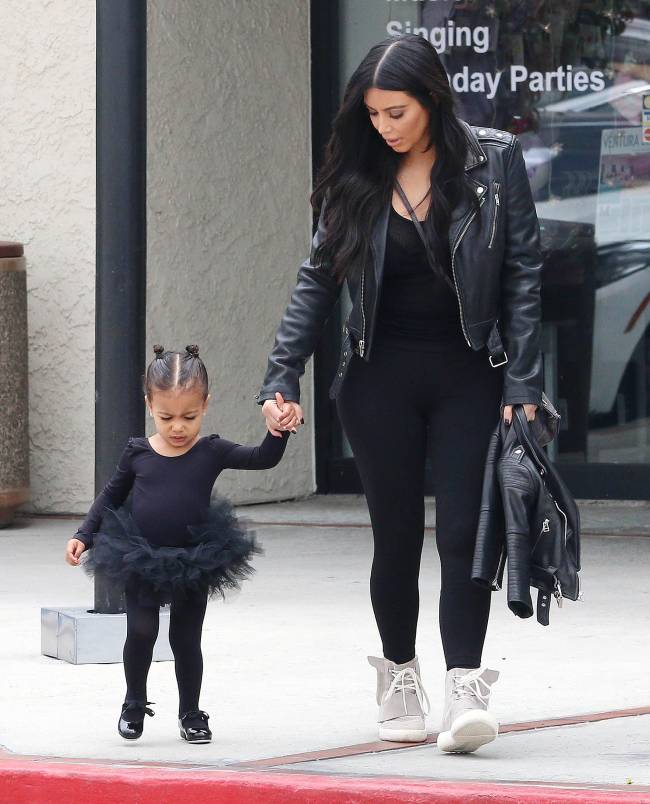 СМИ: стал известен пол будущего ребенка Ким Кардашьян и Канье Уэста