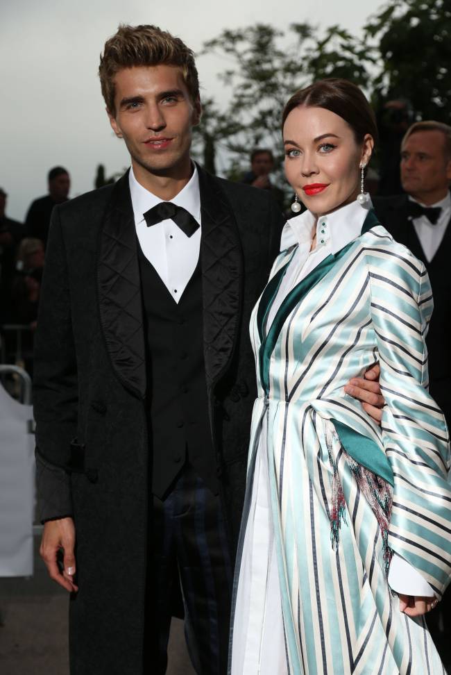 Ирина Шейк, Пэрис Хилтон,Том Форд: знаменитости на благотворительном вечере в Каннах