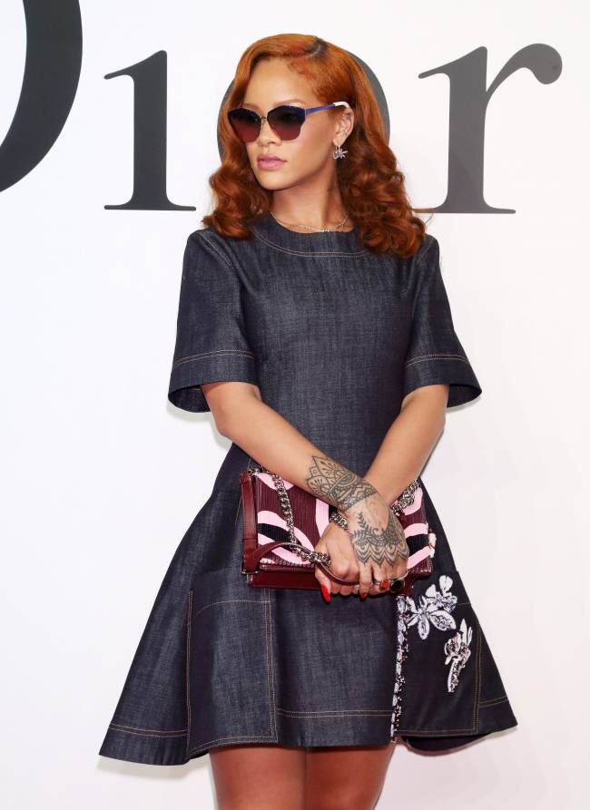 Тату от Рианны: певица стала дизайнером линии флэш-татуировок