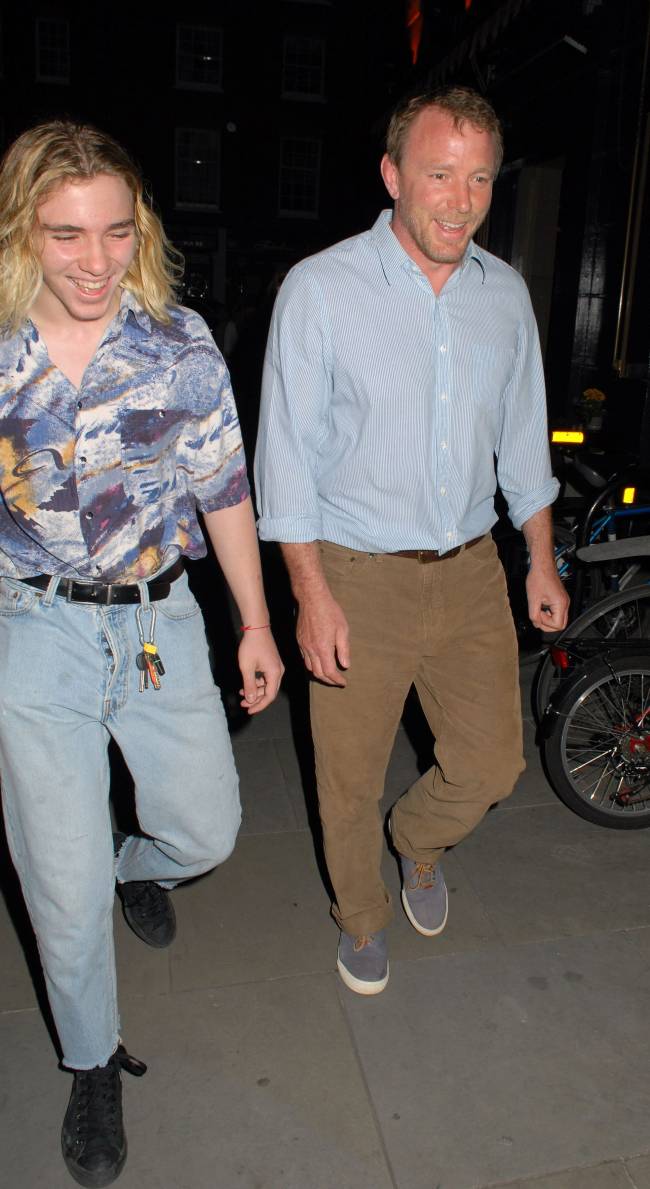 Судья призвал Мадонну и Гая Ричи прекратить битву за сына