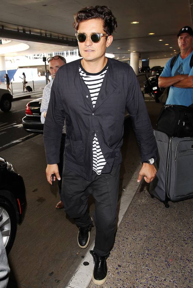 Невозможно устоять: Орландо Блум покоряет ослепительной улыбкой в Лос-Анджелесе