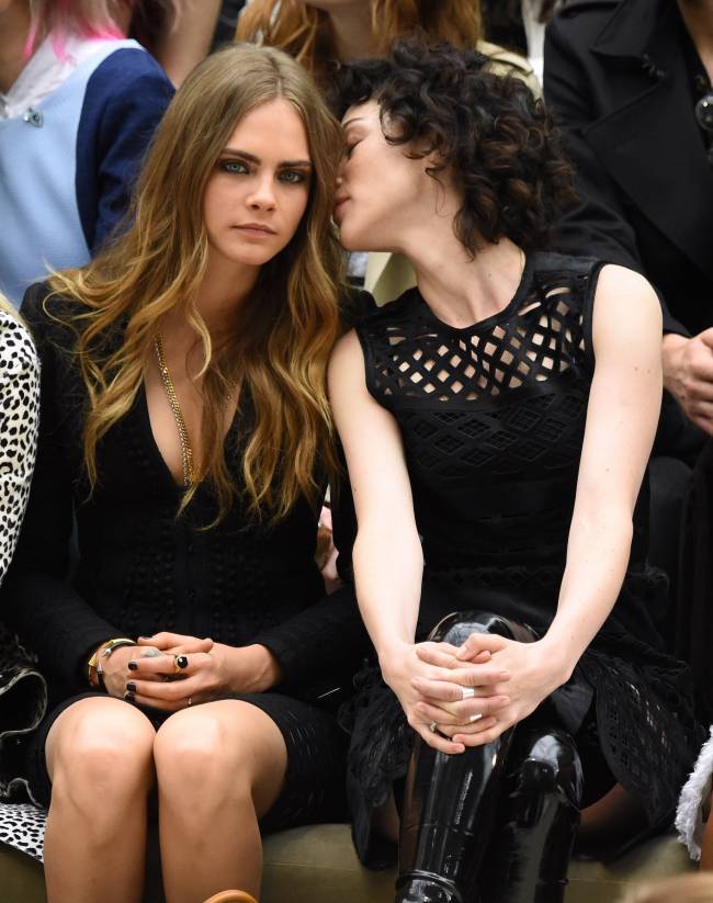 Кара Делевинь сделала предложение своей девушке 