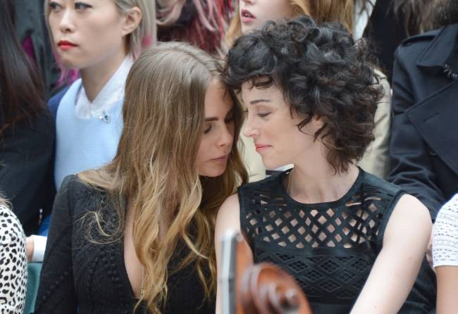 Кара Делевинь сделала предложение своей девушке 