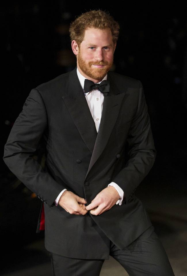 Принц Гарри впервые вышел в свет после скандальной новости о его отцовстве