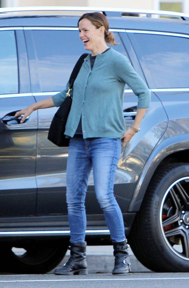 Самая счастливая: Дженнифер Гарнер веселится с маленьким сыном