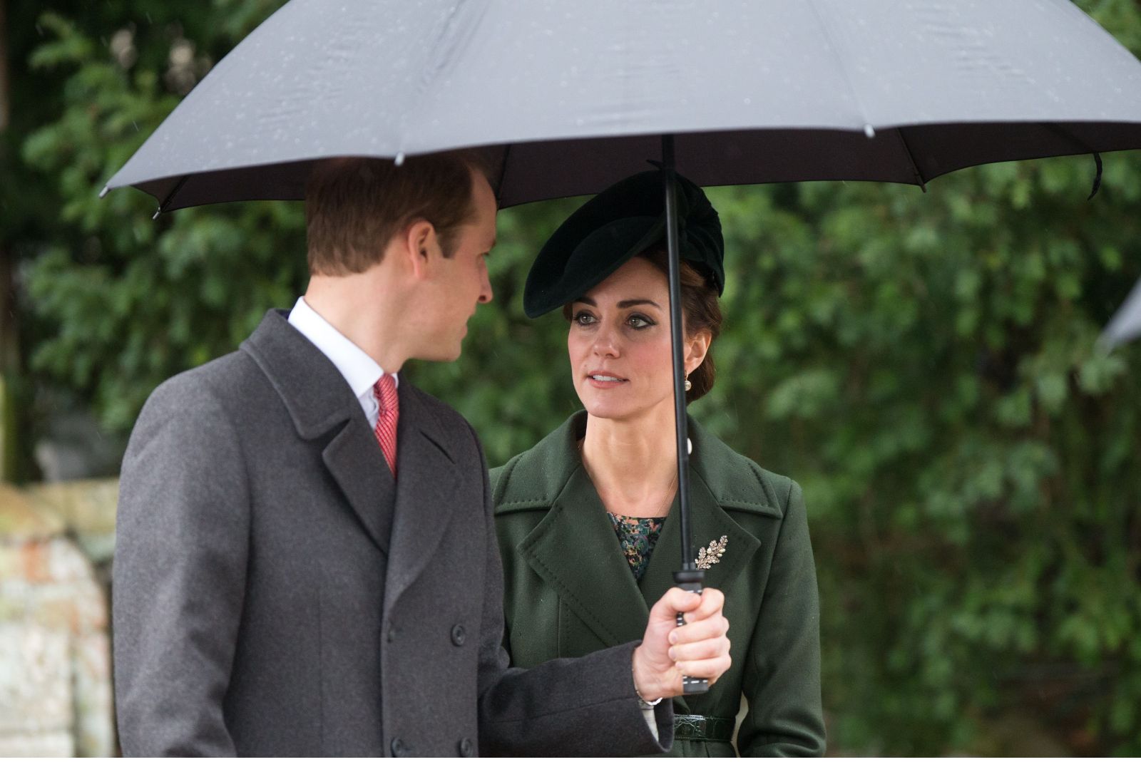 Кейт Миддлтон покорила публику стильным нарядом на церковной службе 