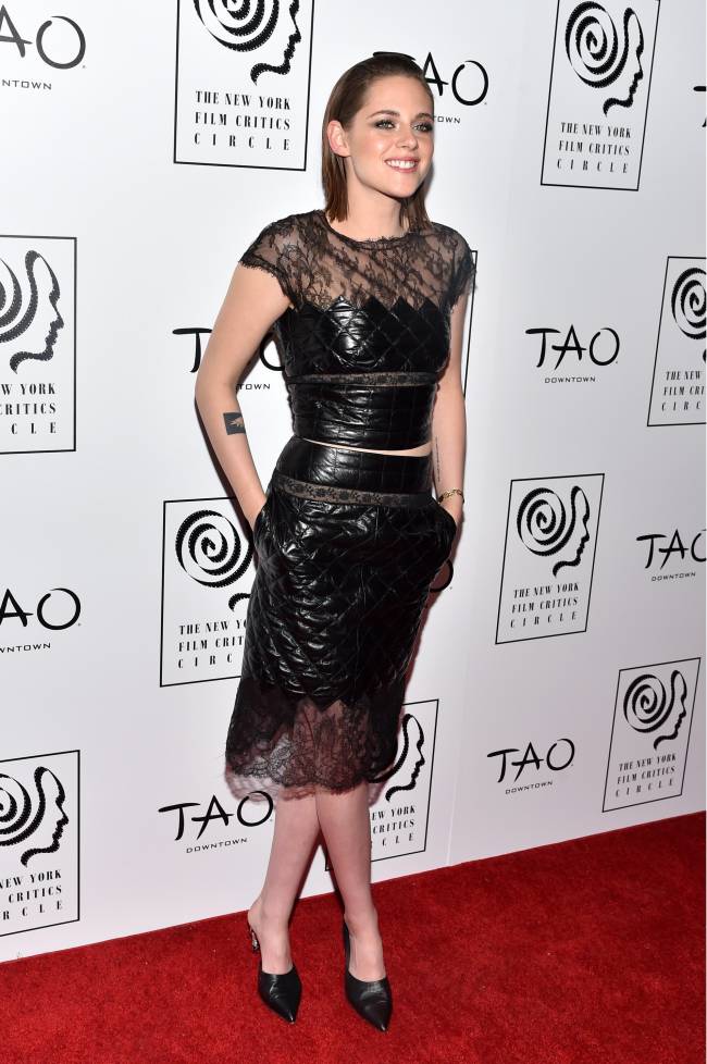 Редкие кадры: Кристен Стюарт покоряет публику счастливой улыбкой