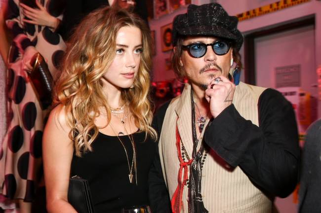 СМИ: Эмбер Херд явилась в суд, но отказалась отвечать на вопросы