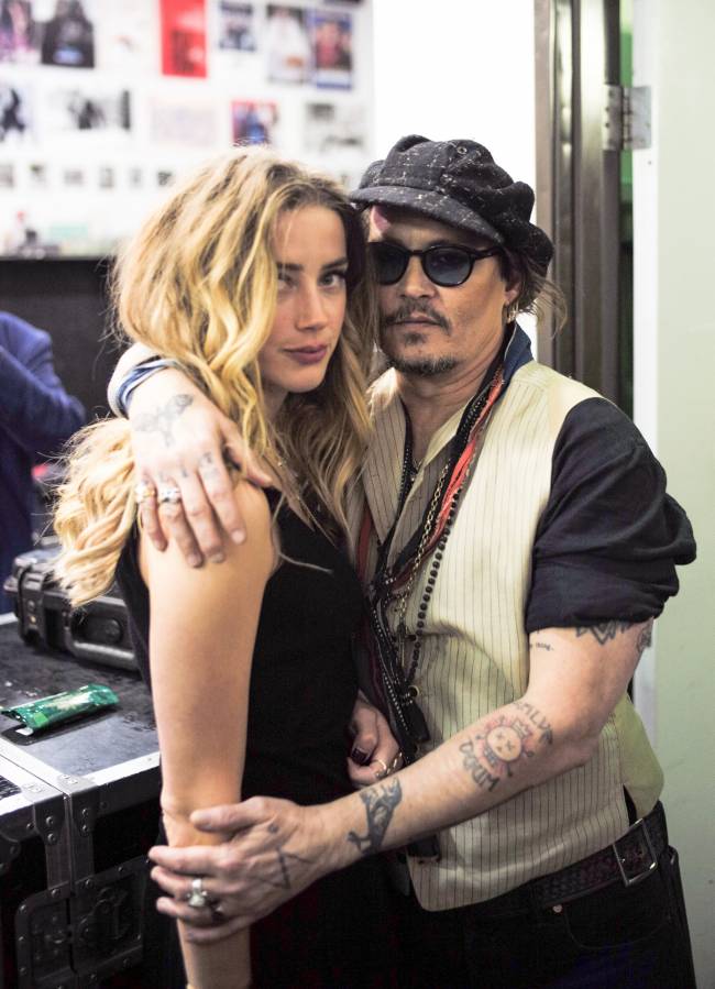 Джонни Деппу &ndash; дома, Эмбер Херд &ndash; собаки: стало известно, кому что досталось при разводе