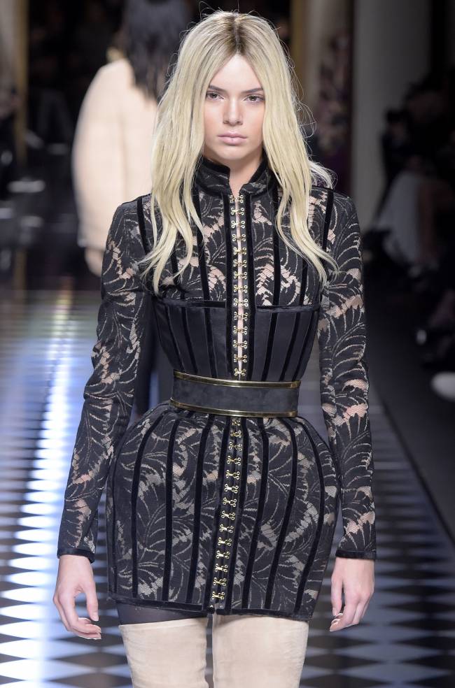 Джиджи Хадид и Кендалл Дженнер сменили цвет волос для показа Balmain