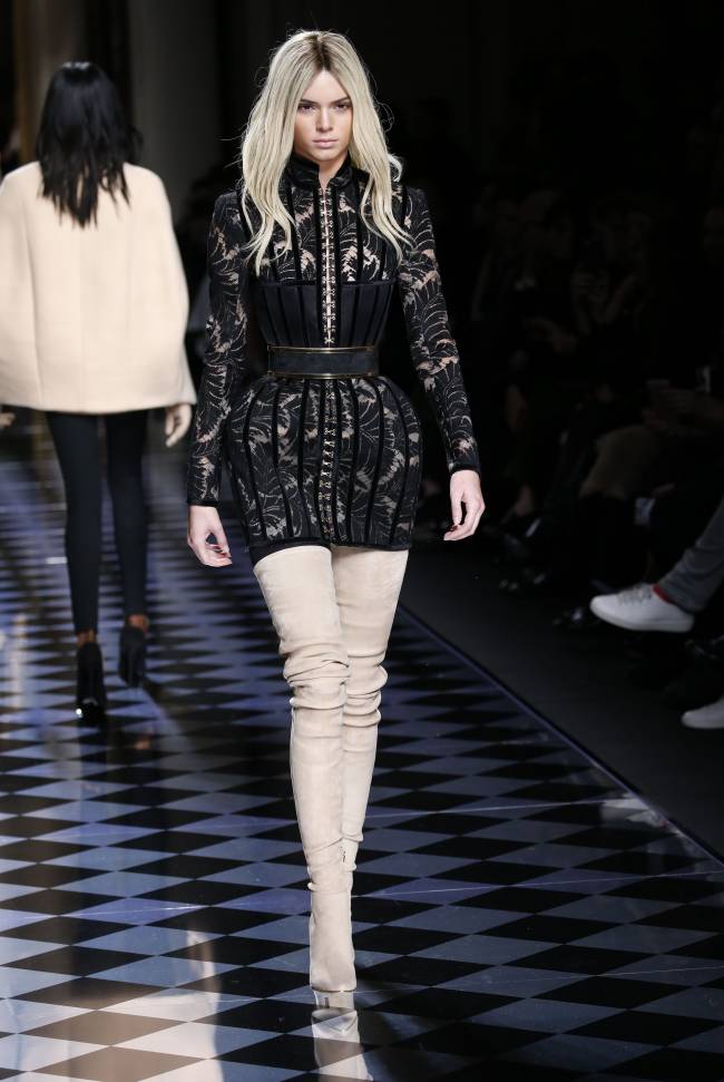 Джиджи Хадид и Кендалл Дженнер сменили цвет волос для показа Balmain
