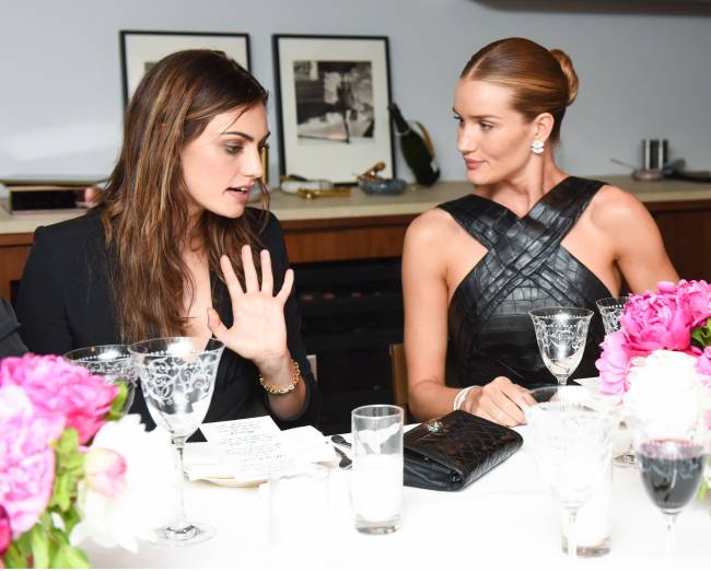 Настоящая леди: Роузи Хантингтон-Уайтли блистает в стильном наряде Brandon Maxwell 