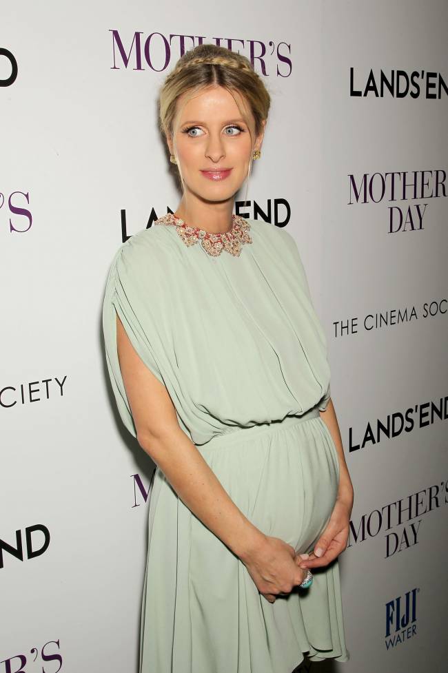 Будущая мама Никки Хилтон показала округлившийся живот