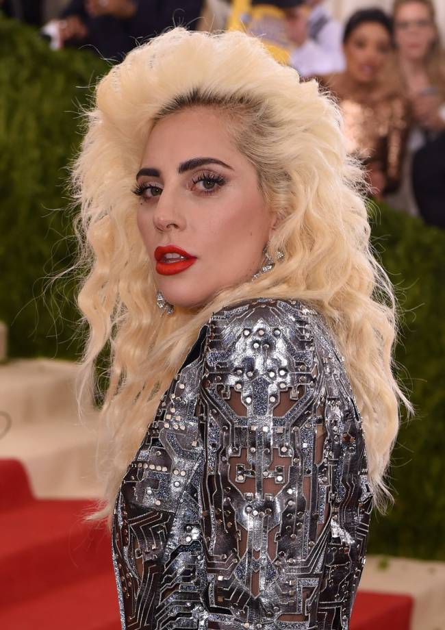 Met Gala 2016: Кристен Стюарт, Ирина Шейк, Николь Кидман и другие звезды, чьи наряды назвали нелепыми