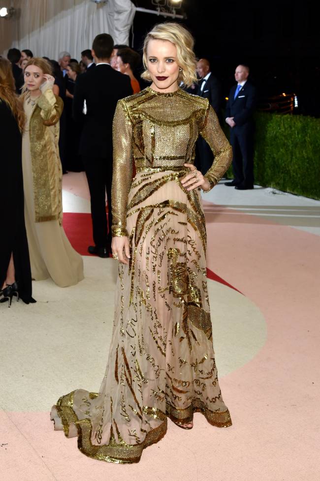 Met Gala 2016: Кристен Стюарт, Ирина Шейк, Николь Кидман и другие звезды, чьи наряды назвали нелепыми