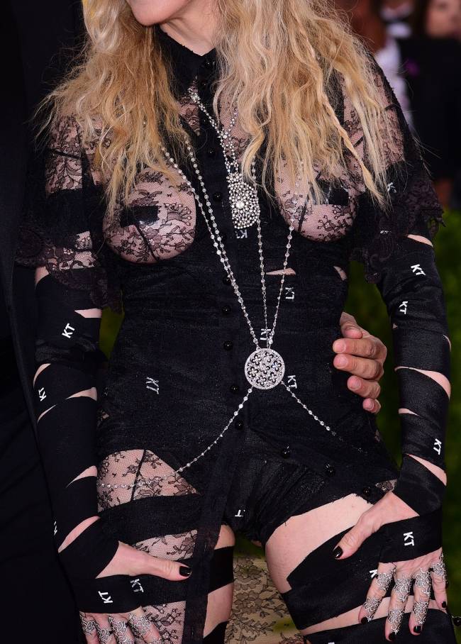 Мадонна о своем шокирующем наряде на Met Gala 2016: "Это было политическое заявление!"