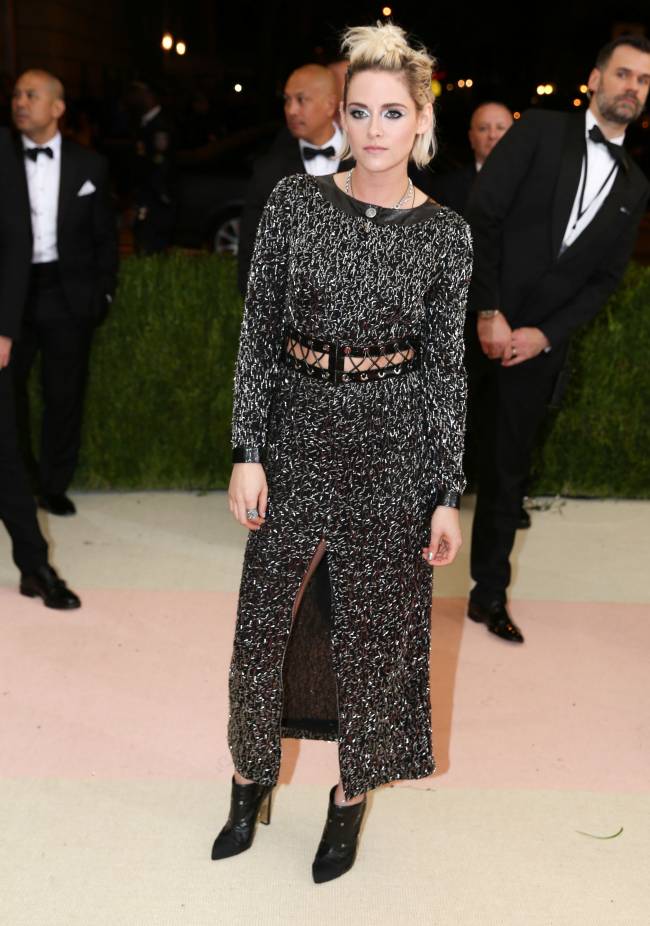 Met Gala 2016: Кристен Стюарт, Ирина Шейк, Николь Кидман и другие звезды, чьи наряды назвали нелепыми