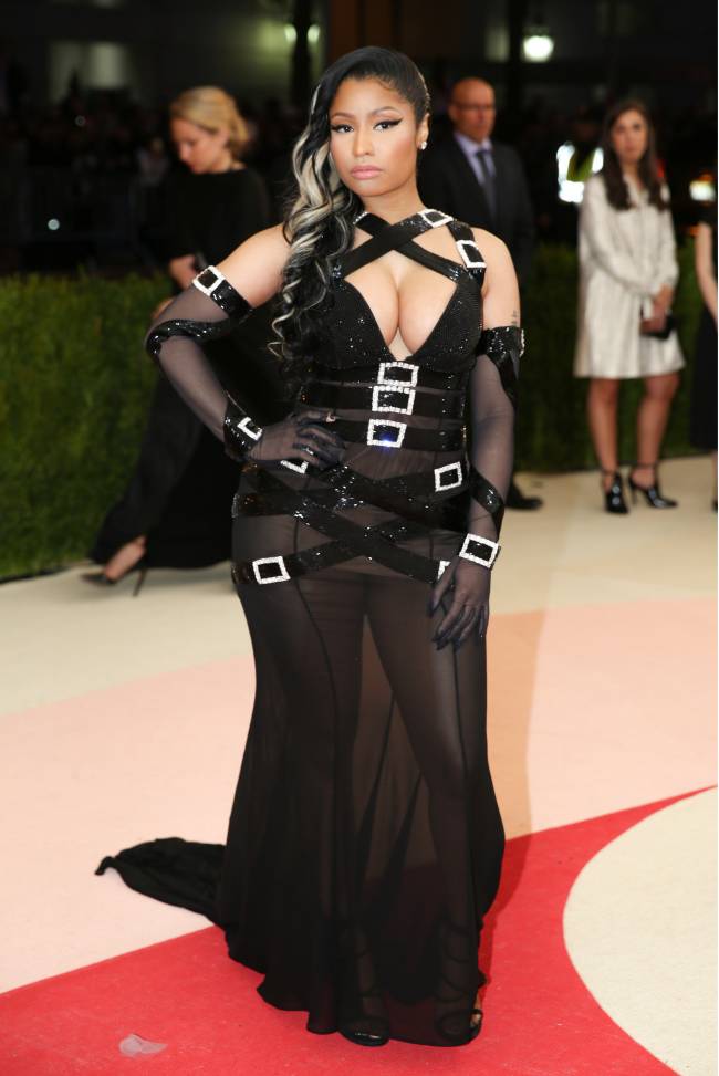Met Gala 2016: Кристен Стюарт, Ирина Шейк, Николь Кидман и другие звезды, чьи наряды назвали нелепыми