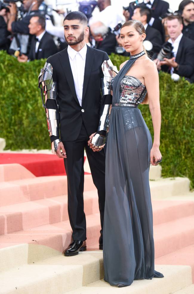 Всегда вместе: с кем пришли на Met Gala 2016 Роберт Паттинсон, Джиджи Хадид, Джейсон Стэтхэм и другие звезды