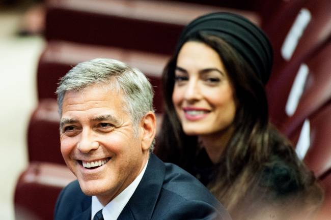 У них будет двойня: о беременности Амаль Клуни заговорили в прямом эфир