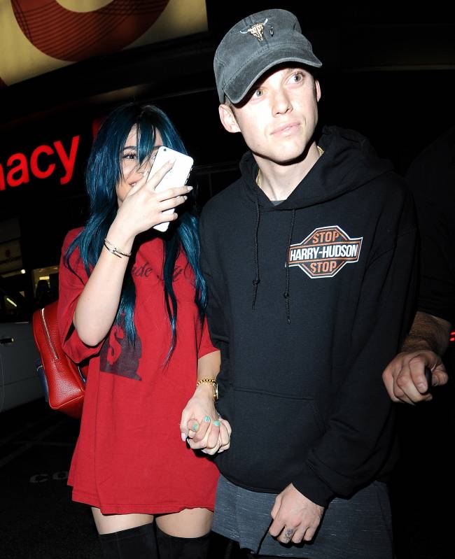 Кайли Дженнер появилась на публике с таинственным незнакомцем: новый роман?