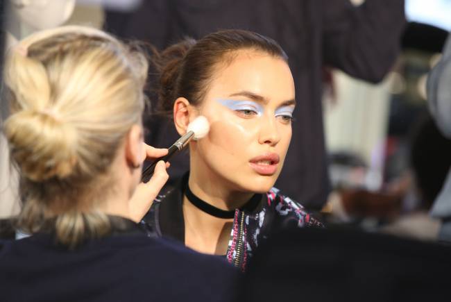 Ирина Шейк блистает на показе Versace