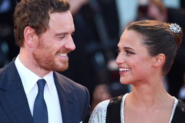 Алисия Викандер блистает на красной дорожке с возлюбленным 