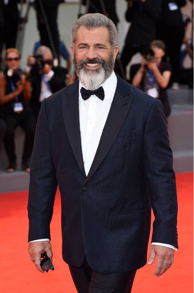 Не узнать: Мел Гибсон на Венецианском фестивале удивил публику густой бородой