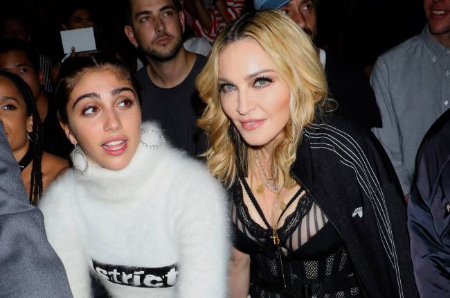 Мадонна хочет усыновить двоих детей - СМИ