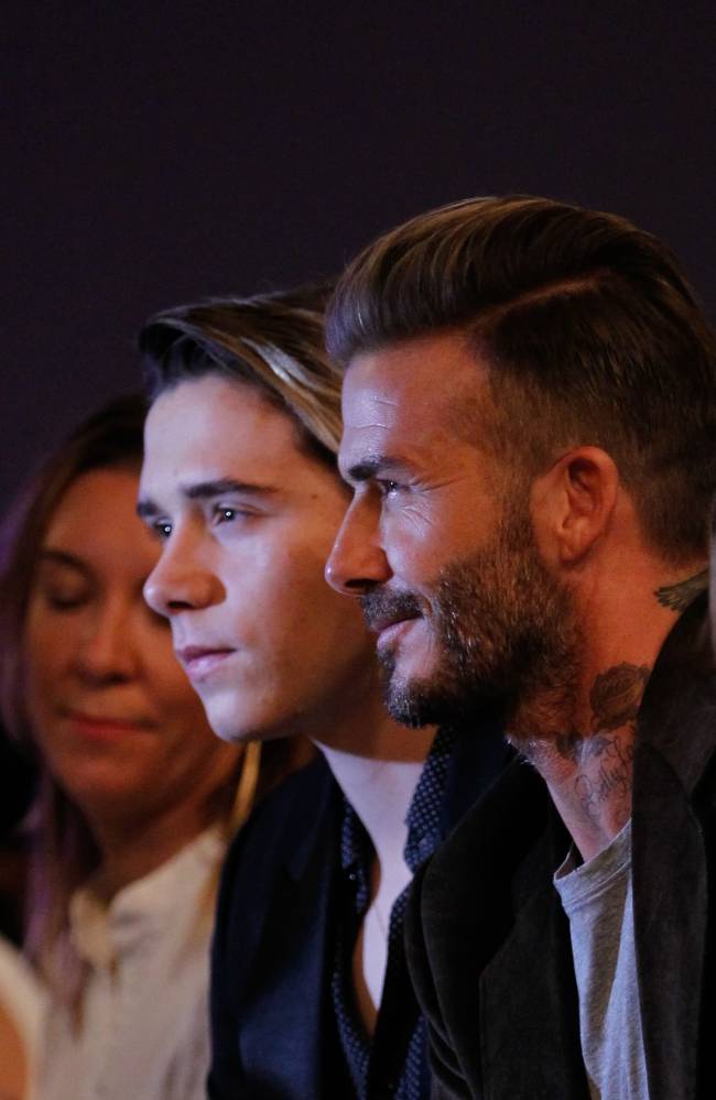 Дэвид и Бруклин Бекхэм посетили показ Виктории Бекхэм в Нью-Йорке