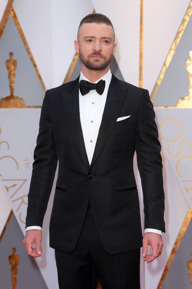 Сила смокинга: актеры, покорившие красную дорожку "Оскара-2017" бессменной классикой