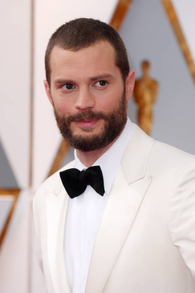 Сила смокинга: актеры, покорившие красную дорожку "Оскара-2017" бессменной классикой