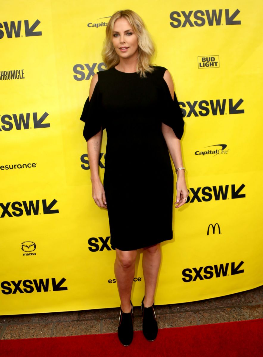 Шарлиз Терон покорила публику в стильном платье Givenchy