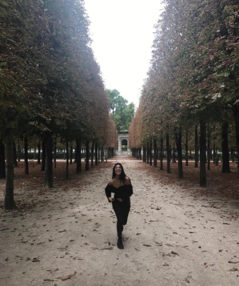 Парижский соблазн: Кортни Кардашьян позирует в сексуальном нижнем белье