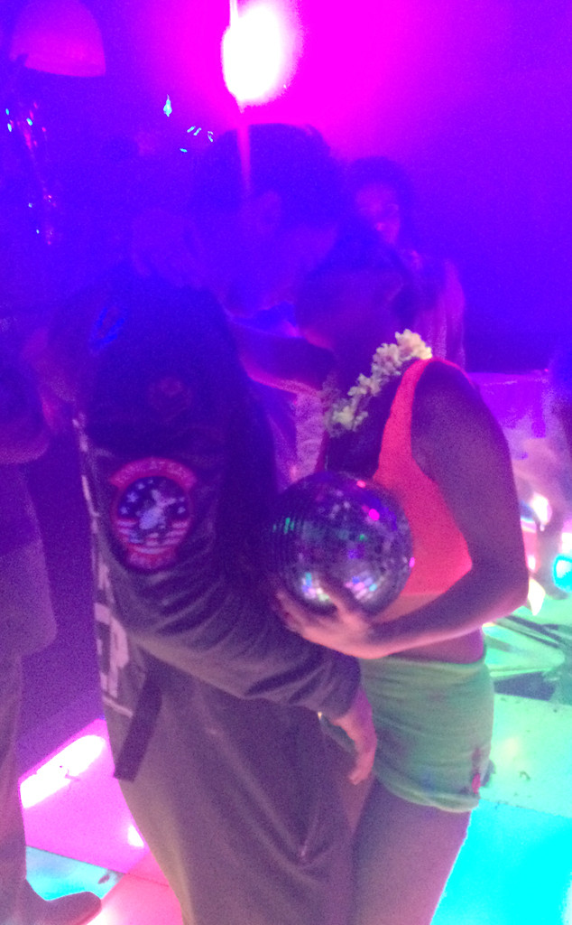 Майли Сайрус отметила 22-летие со своим бойфрендом