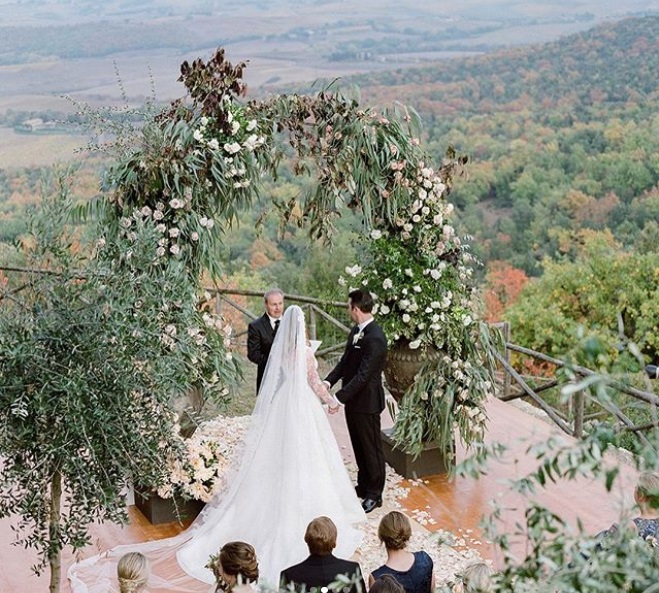 Нежно и роскошно: Кейт Аптон показала новые фото со свадьбы 