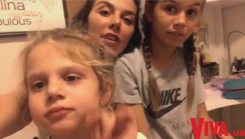 Анна Седокова с любимым мужчиной и дочками отмечают День