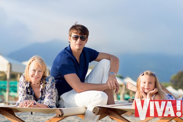 Александр Шовковский и Ольга Аленова с дочерью