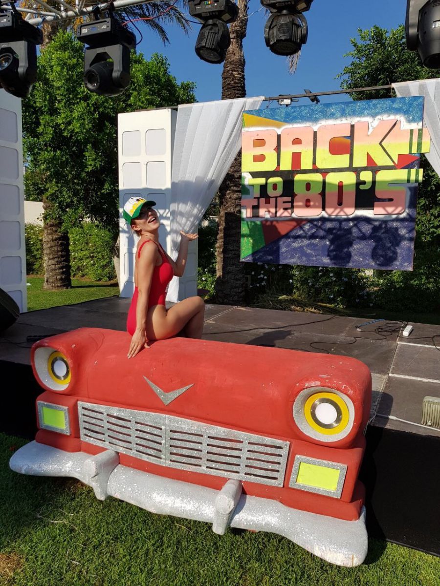 Секси-мама: Алена Омаргалиева в ярко-красном купальнике на отдыхе в Турции