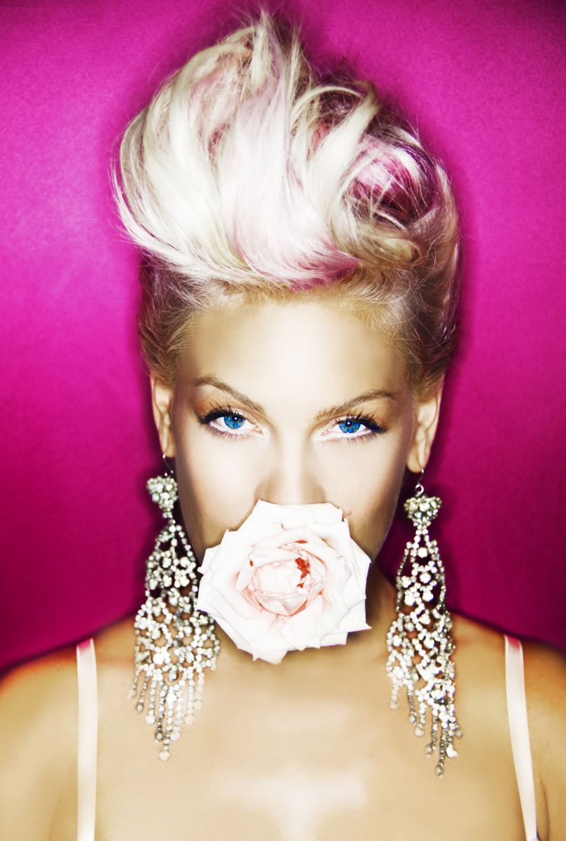 Pink photo. Алиша Пинк. Пинк певица 2005. P!NK 2001. Pink Сингер.